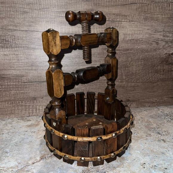 Vintage Corkscrew Wood Wishing Well Wooden Barrel with Turn Screw Nutcracker - Picture 4 of 9